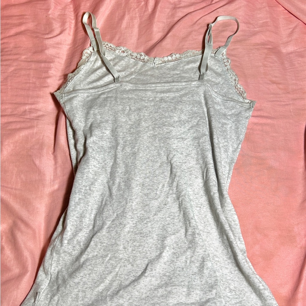 gray tank top